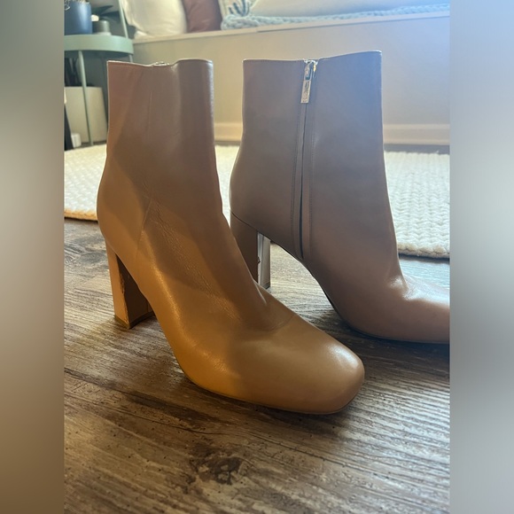 Marc Fisher 9.5 nude tan brown boots with heel scuffs in photos - Picture 2 of 5